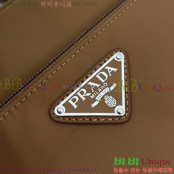 #����� ���ڳ� �ﰢ�ΰ� ī�޶�� 1BC167-105
