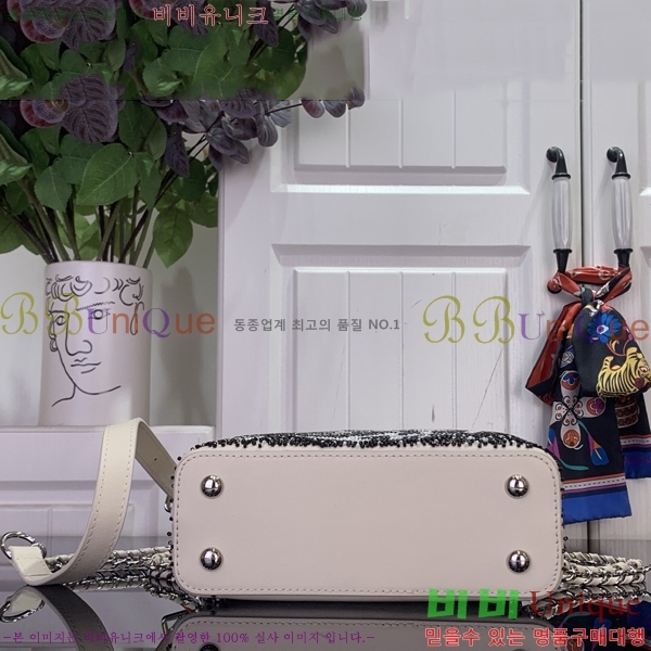 #���� ���� ��Ʈ�� īǶ�� �̴� M12977-102